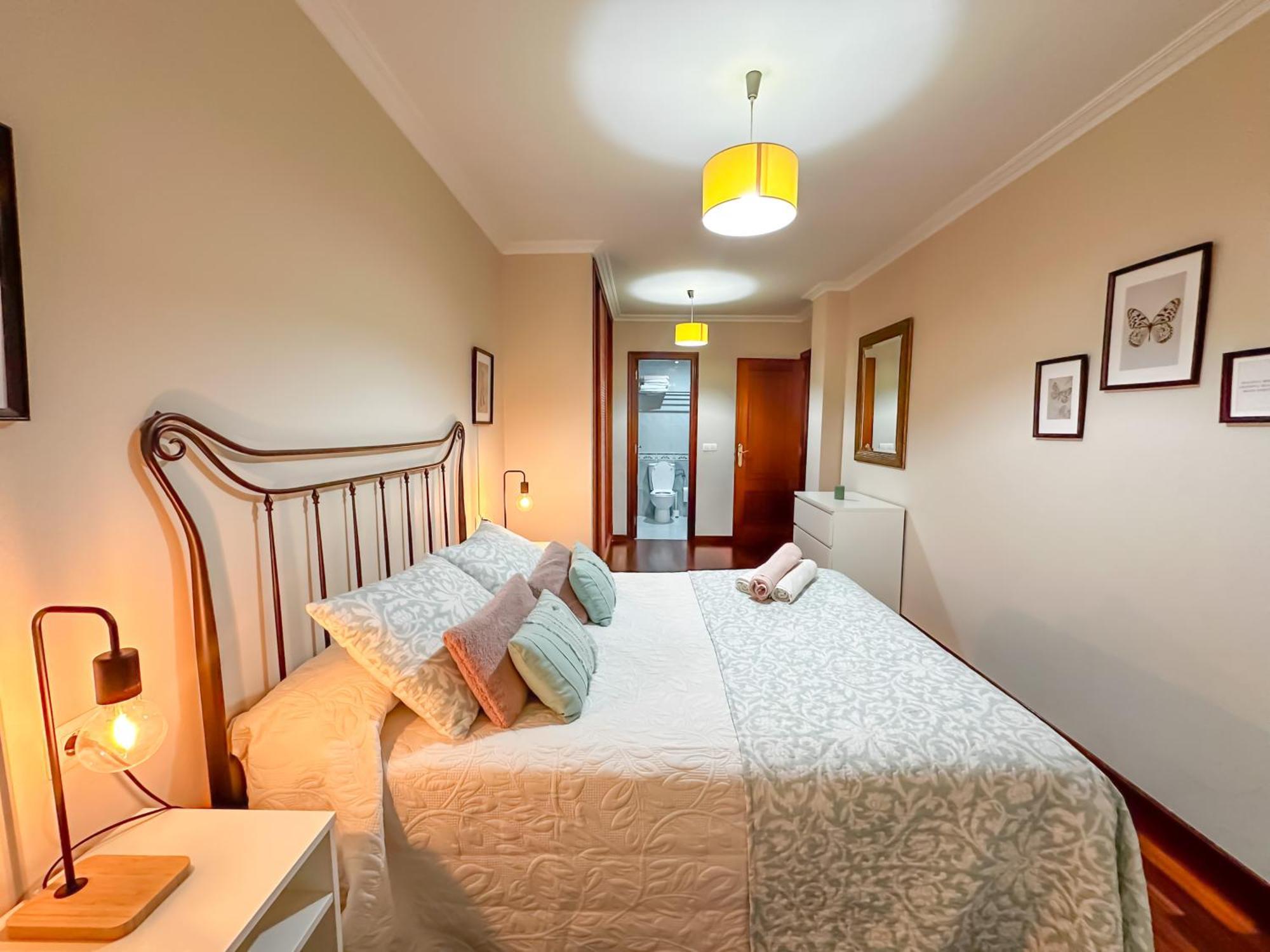 Apartamento Completo, Amplio, Muy Iluminado Y Con Plaza De Garaje Incluida. O Grove Buitenkant foto